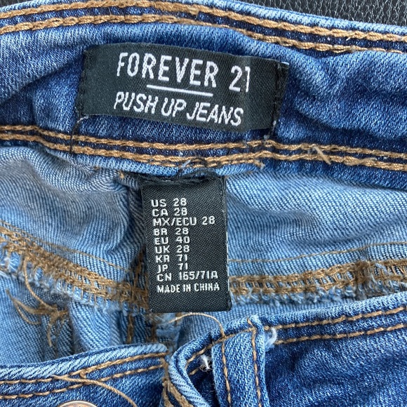 Push-up ripped jeans - Picture 3 of 3